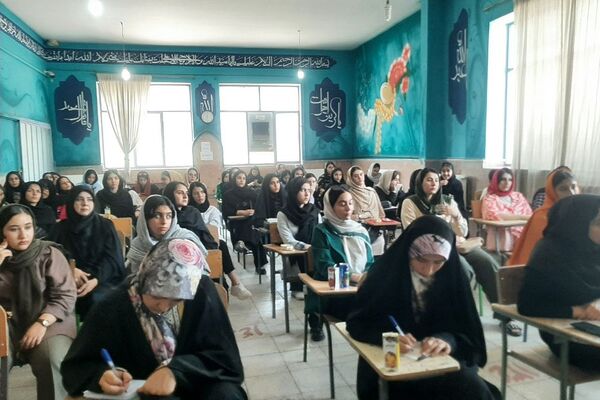  فعالیت پایگاه انتخاب رشته کنکور 1403 با حضور مشاوران برتر در شهرستان ورامین