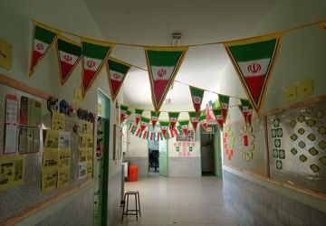 جشن دهه فجر در مدرسه فاطمه پاپلی