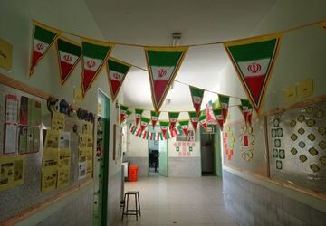 جشن دهه فجر در مدرسه فاطمه پاپلی