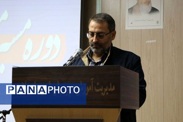 مسیر معلمی گامی در ارتقای مهارت‌های حرفه‌ای فرهنگیان ملارد