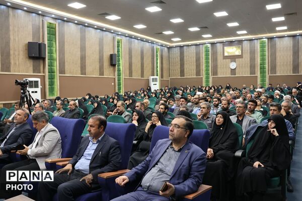 آیین تجلیل از منتخبین استانی اجلاسیه نماز