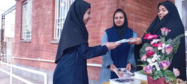تجلیل از دانش آموزان چادری دبیرستان مادرمهربان خلیل آباد