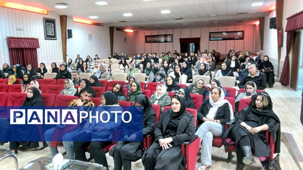 کارگاه آموزشی ویژه والدین با محوریت ارتباط موثر با نوجوانان در نیشابور