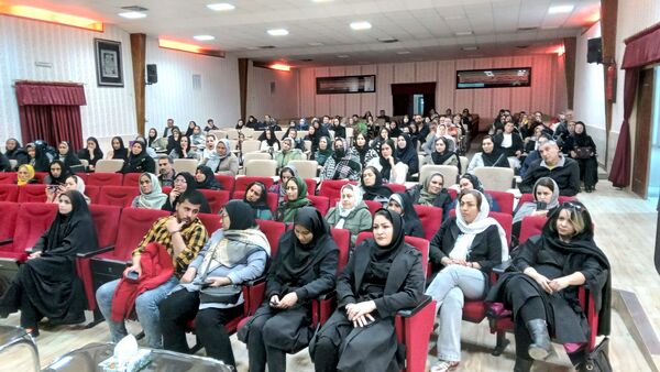 کارگاه آموزشی ویژه والدین با محوریت ارتباط موثر با نوجوانان در نیشابور