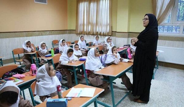 معلم می‌تواند حس  توانمندی و خودباوری را در دانش‌آموز تقویت کند