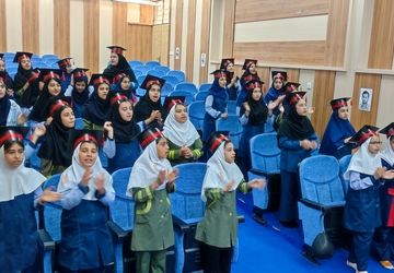 حس و حال دانش‌آموزان پایه ششم مدرسه خاقانی در جشن فارغ‌التحصیلی