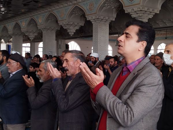 نماز جمعه شهرستان کاشمر با حضور پر رنگ مردم ترشیز کهن برگزار شد 