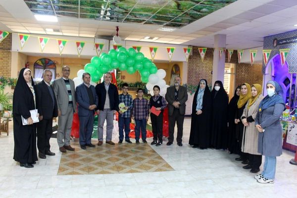 گرامیداشت فرهنگ ایثار با تقدیر از دانش‌آموزان فرزند شهید در منطقه ۵