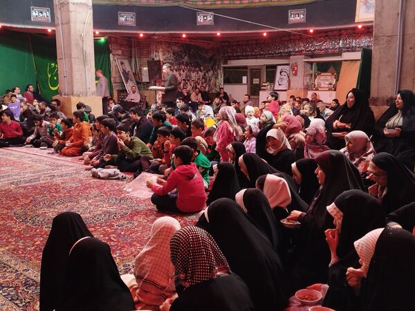 جشن بزرگ یلدا با عطر مادرانه در مجمع انصارالحسین