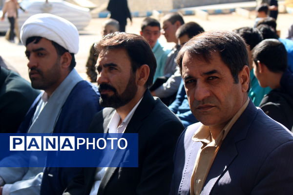 گرامیداشت هفته دفاع مقدس در مدرسه نخبگان عشایر گنجه‌ای یاسوج