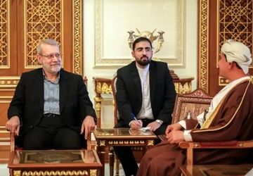 دیدار و گفت‌وگوی علی لاریجانی با سلطان عمان