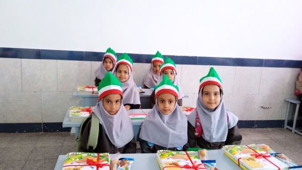 نوگلان کلاس اولی روستای فدافن ، اولین روز مدرسه را جشن گرفتند