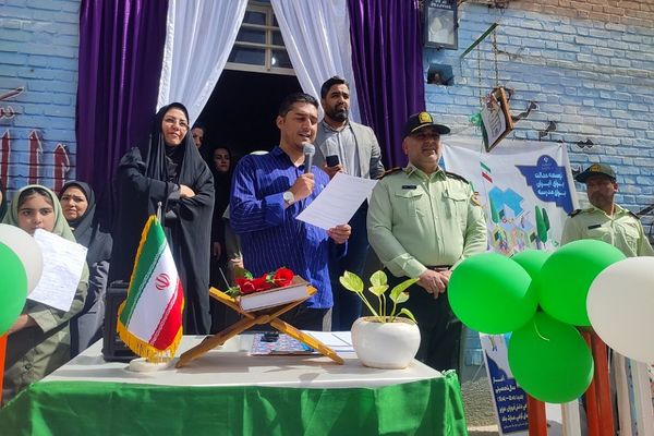 از درس تا دفاع مقدس،دانش آموزان پای کار یاد شهدا با طنین صدای زنگ مقاومت و ایثار 