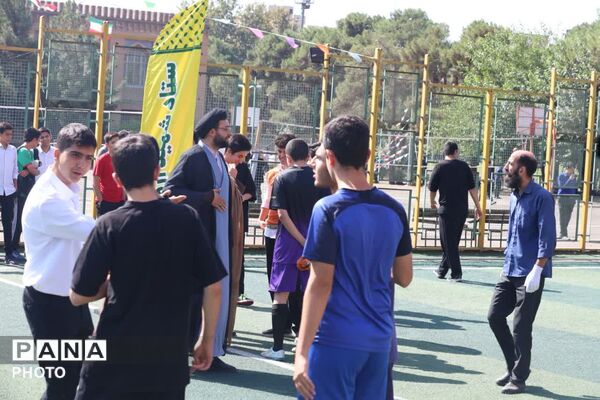 مسابقات فوتبال جام شهید آرمان در دبیرستان ماندگار البرز