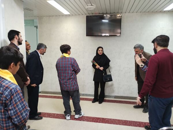 دانش‌آموزان پیشتاز همدانی، بهارِ میلاد حضرت زینب (س) را با تجلیل از پرستاران بیمارستان بعثت جشن گرفتند