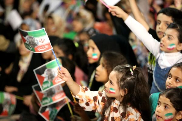 اجتماع دهه نودی‌‍‌ها در یزد