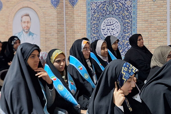 «ضیافت نور» دیدار رمضانی جمعی از بانوان شیراز ، با نماینده ولی فقیه در فارس
