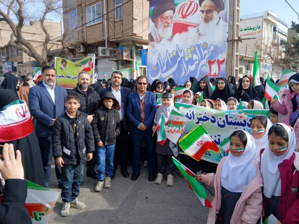  مشقِ اقتدارِ دخترانِ سرخسی در مطلعِ فجرِ ۴۷