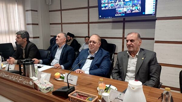 دانش‌آموزان در مسیر ساخت ایران