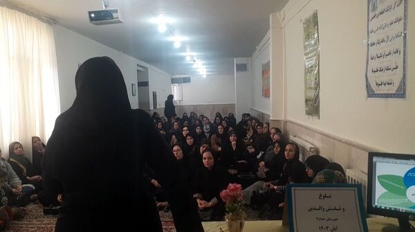 اولین جلسه  مشاوره با حضور اولیا پایه هفتم در دبیرستان دخترانه حداد مشهد