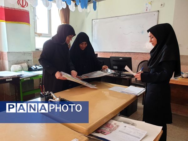 گردآوری آثار جشنواره فرهنگی هنری فردا و پرسش مهر در کانون فرهنگی تربیتی قدس