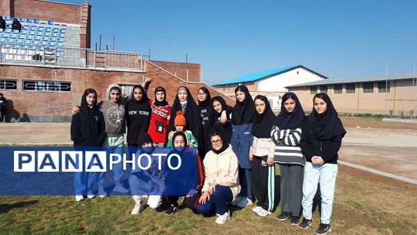 رقابت‌های دو و میدانی دختران متوسطه اول در سالن عالیپور کوهدشت 