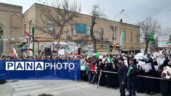 حضور افشار مختلف مردم نیشابور در راهپیمایی ۲۲ بهمن 