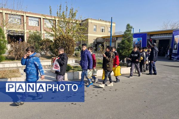 بازدید دانش آموزان ناحیه دو شهرری از نمایشگاه پژوهش اداره کل شهرستانهای استان تهران 