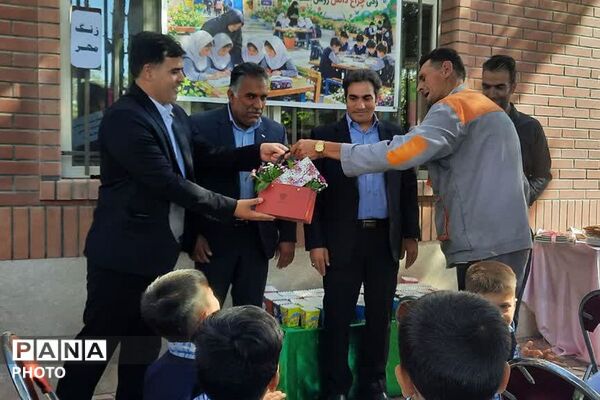 نواختن زنگ مهر در دبستان باران روستای قشلاق معین آباد پیشوا