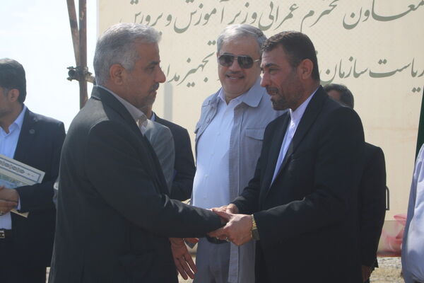 آیین شروع عملیات اجرایی دبیرستان 12 کلاسه شهید اسماعیل محمدپور در تنگک بوشهر