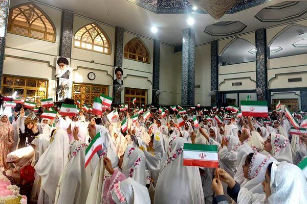 جشن تکلیف؛ لبخند بندگی در قاب تصویر