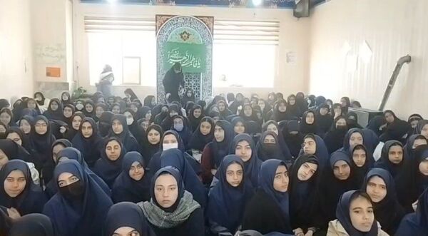 جشن روز مادر و ولادت حضرت زهرا (س) در دبیرستان شاهد تکتم ناحیه ۳