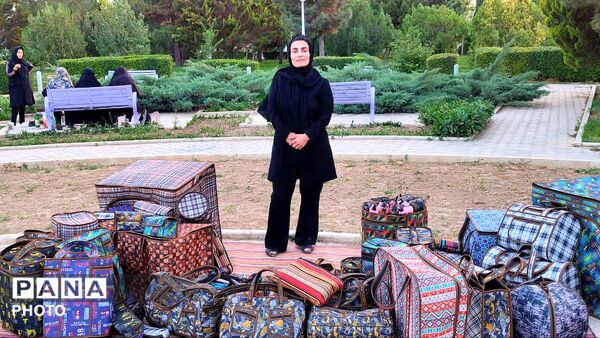 برگزاری همایش پیاده روی خانوادگی در باغ بانوان نجف آباد 