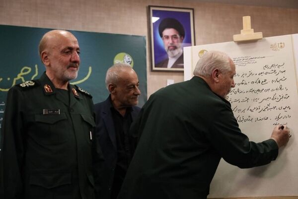 دستخط تاریخی رهبر شهید پس از ۳۸ سال رونمایی شد