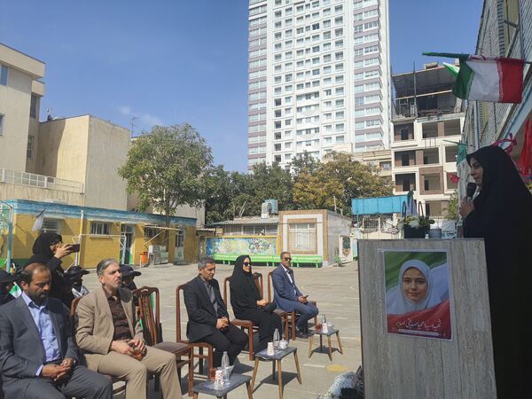مراسم باشکوه زنگ ایثار و مقاومت در مدرسه شاهد تکتم ناحیه ۳