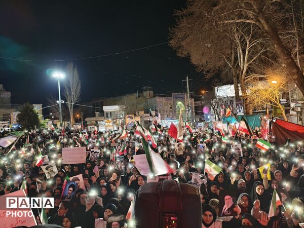حضور حماسه آفرین مردم شهرستان قروه برای دفاع از وطن و بیعت با رهبر انقلاب