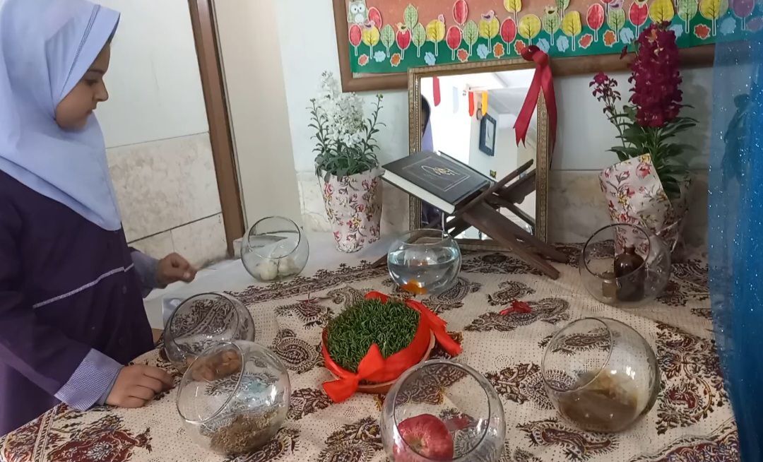 دانش‌آموزان دبستان شهید احمدی اصفهان نوروز ۱۴۰۳ را تبریک گفتند/ فیلم