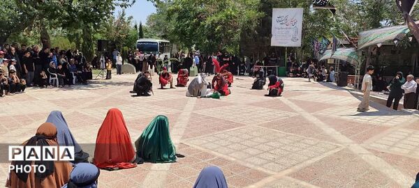 دسته‌های عزاداری ساوجبلاغ  در روز ظهر عاشورا 
