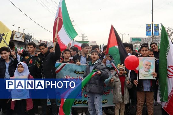 تجدید میثاق مردم ولایتمدار قرچک در راهپیمایی ۲۲ بهمن