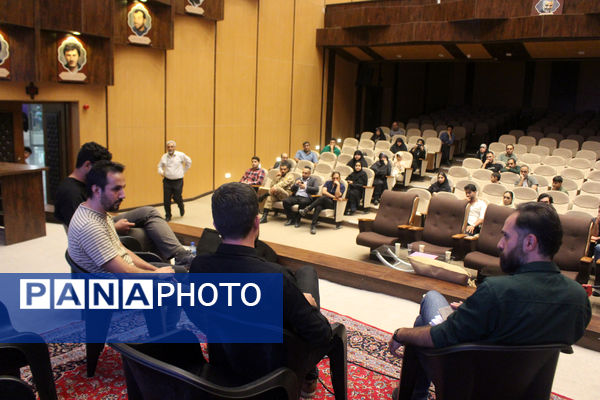 کارگاه نمایشنامه خوانی و نقد فیلم دفاع مقدس در قم