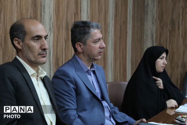جلسه هم اندیشی با مشاوران و مربیان امور تربیتی مدارس 