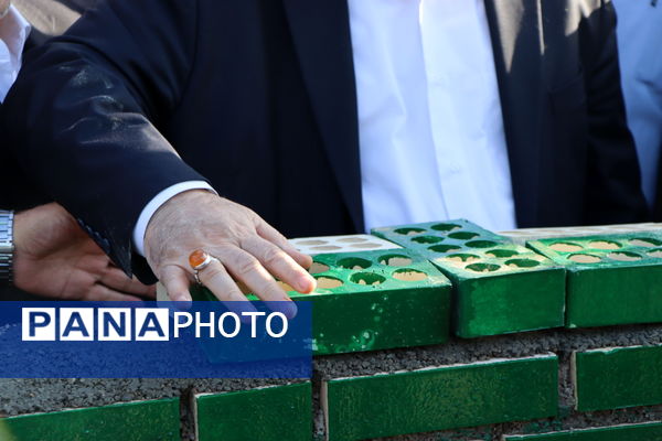 خشت گذاری ۲ مدرسه در ناحیه یک شهرستان بهارستان