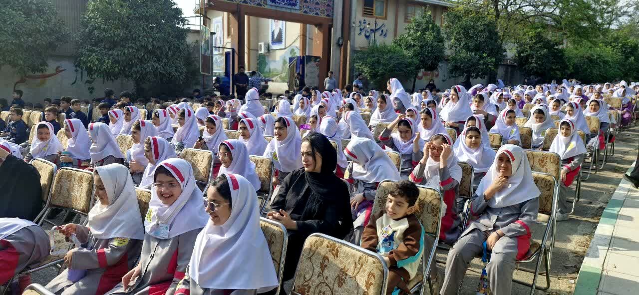 تماشاخانه سیار کانون پرورش فکری کودکان و نوجوانان میهمان کودکان محمودآبادی