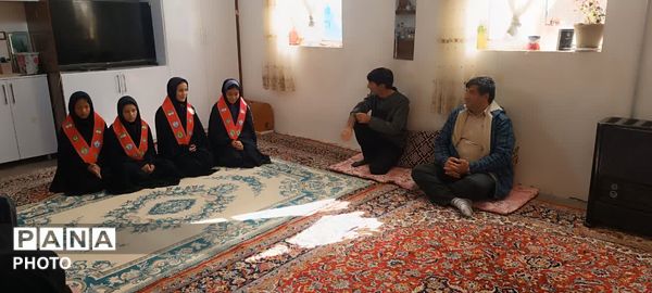 دیدار دانش آموزان پیشتاز با خانواده شهید شهامتی