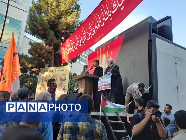 جلوه‌هایی از اجتماع مردم بجنورد در تجلیل از بانوی شجاع رسانه ملی