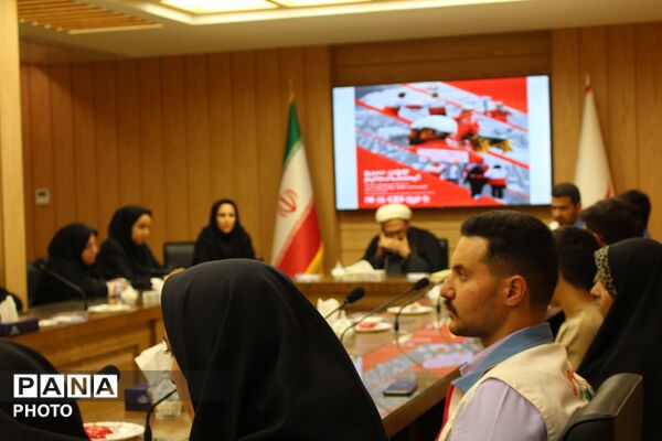 افتتاح خانه هنرمندان جمعیت هلال احمر همدان با هدف جذب هنرمندان شاخص