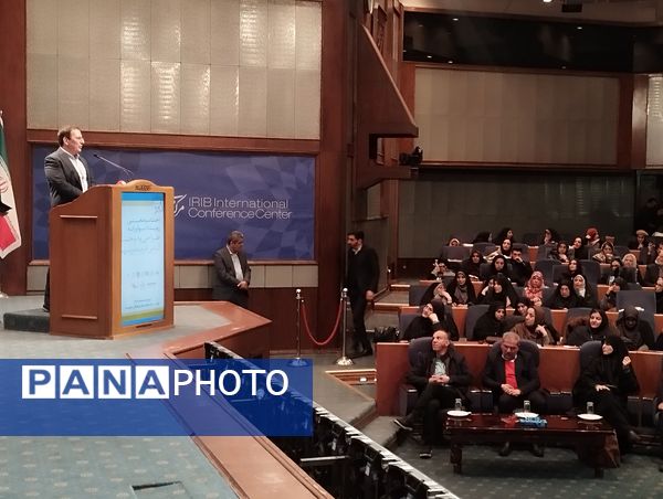 اختتامیه نخستین رویداد نوآورانه طراحی و دوخت لباس فرم مدرسه در سالن همایش‌های بین‌المللی صدا و سیما