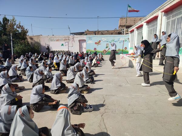 جشن پویایی و تندرستی در فدافن؛ المپیاد ورزشی مدرسه شهید نجفی به راه افتاد