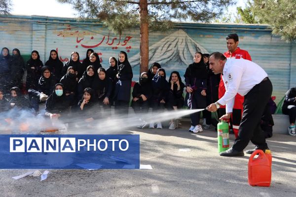 آموزش رایگان اطفای حریق برای ۹۹ دانش‌آموز ماهدشت کرج