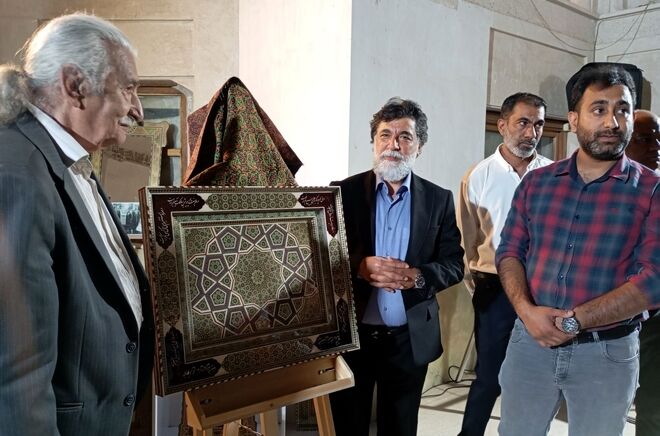 رونمایی از کتیبه نفیس خاتم در شیراز